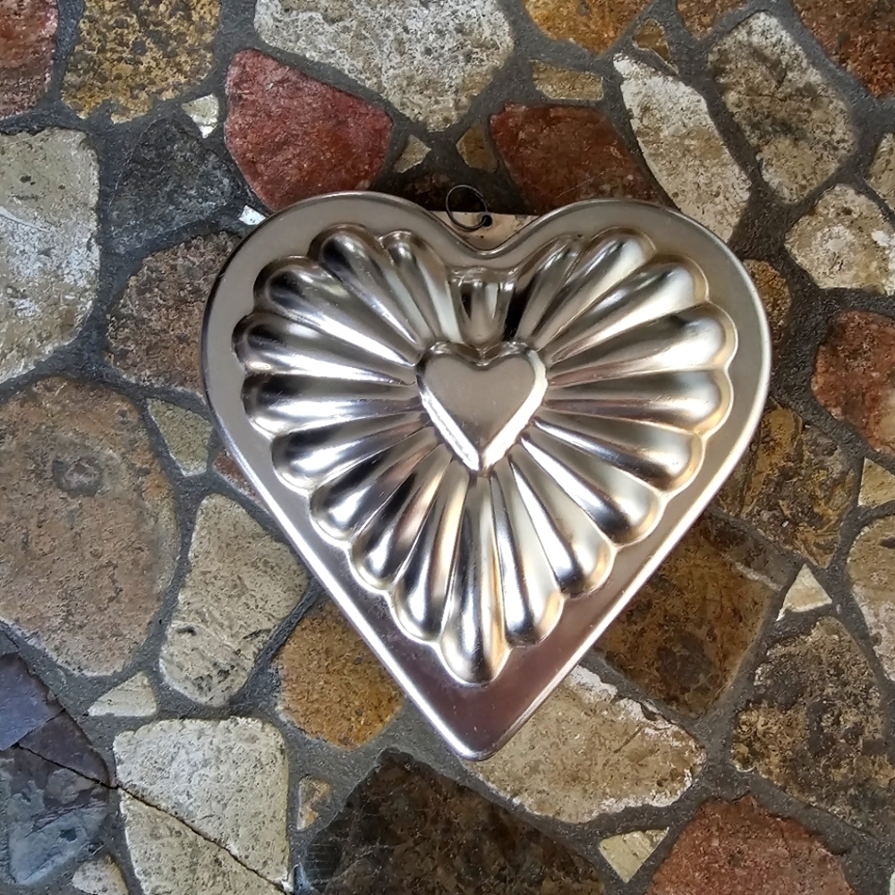 Vintage Pinkish Silver Heart Jello Mold, 6"